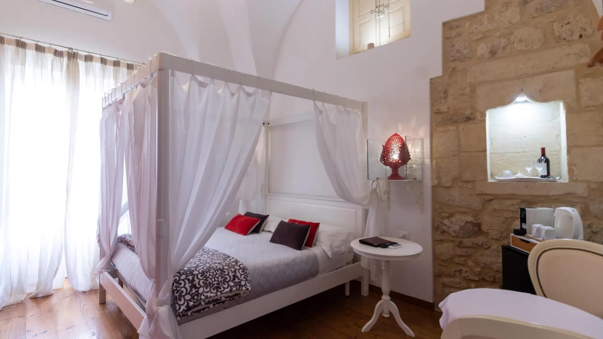 Le Nicchie luxury rooms Lecce 2*,  Włochy