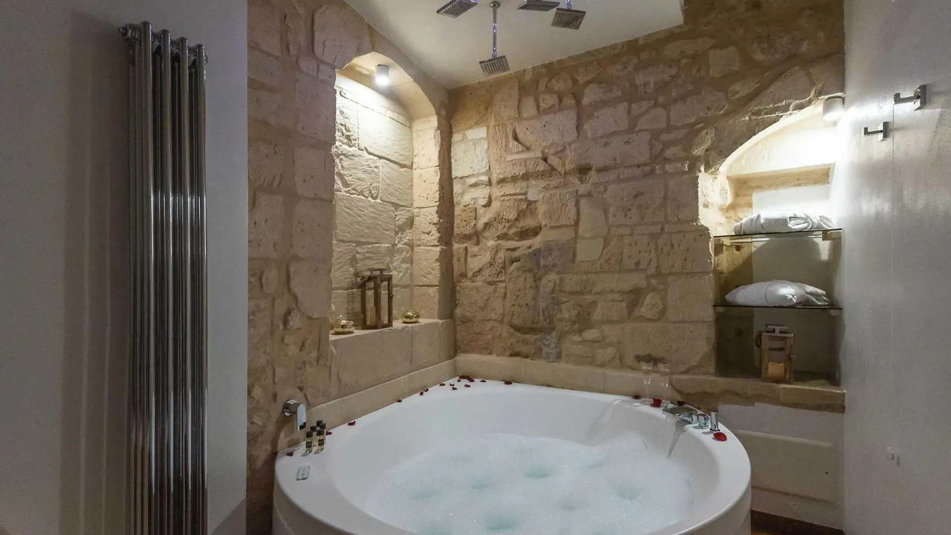 Le Nicchie Luxury Rooms Lecce 2*,  Italy